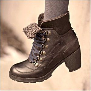 Cougar Marla lace up boot